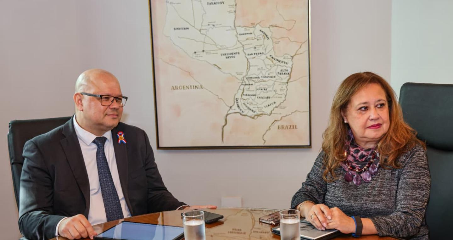 Ministro Lovera con viceministra de Administración Financiera