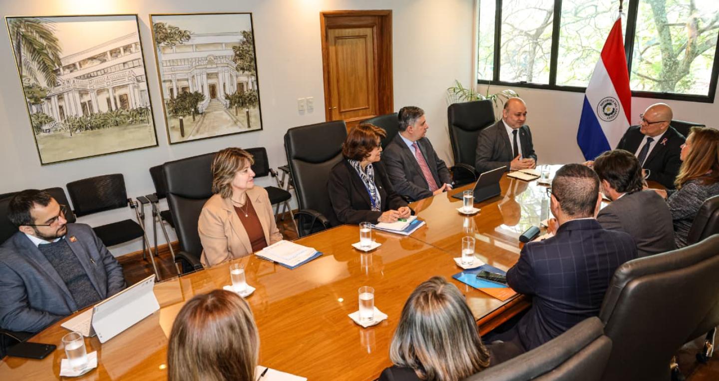 Delegación con OPS-OMS