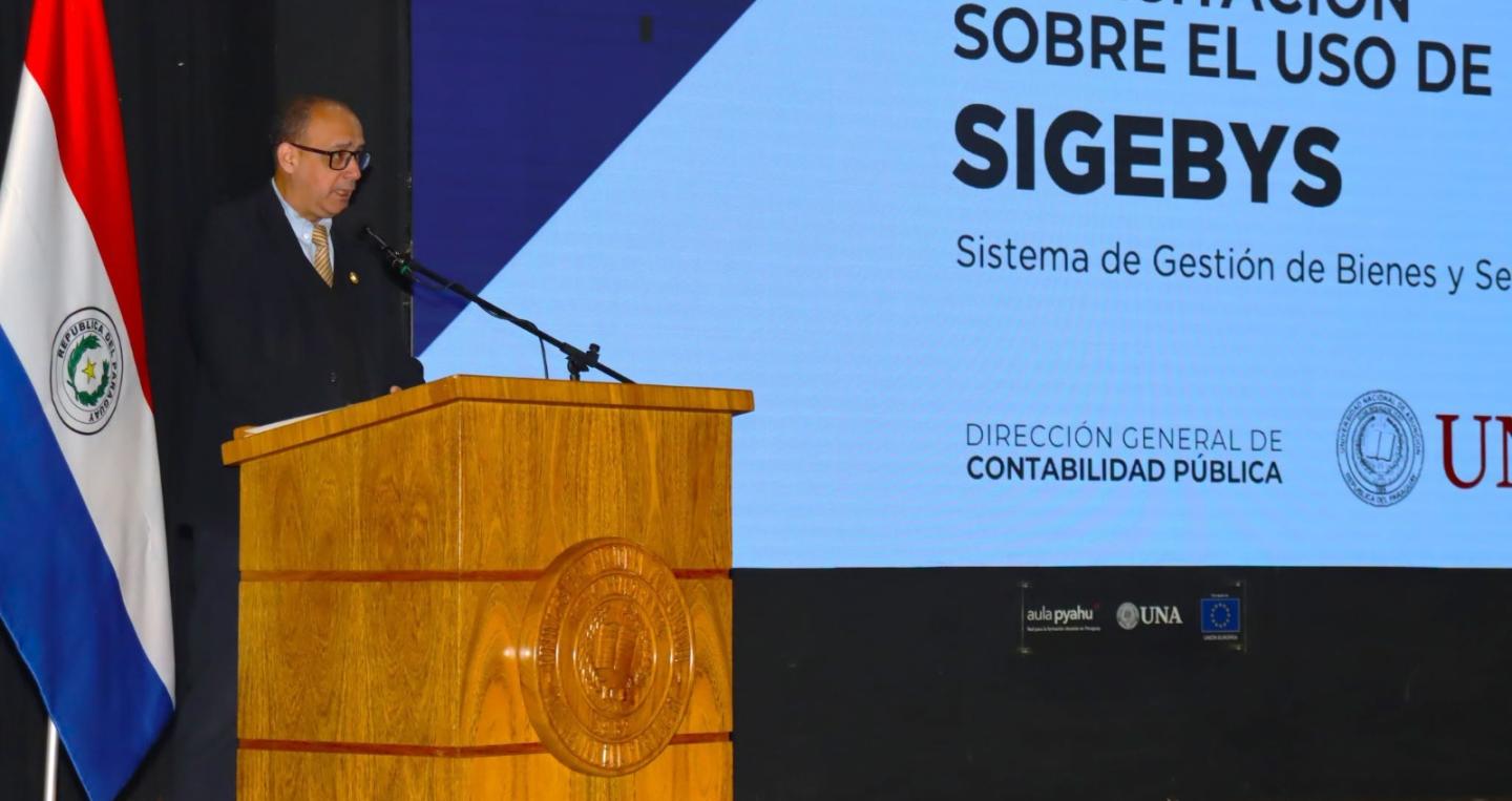 Capacitación en la UNA