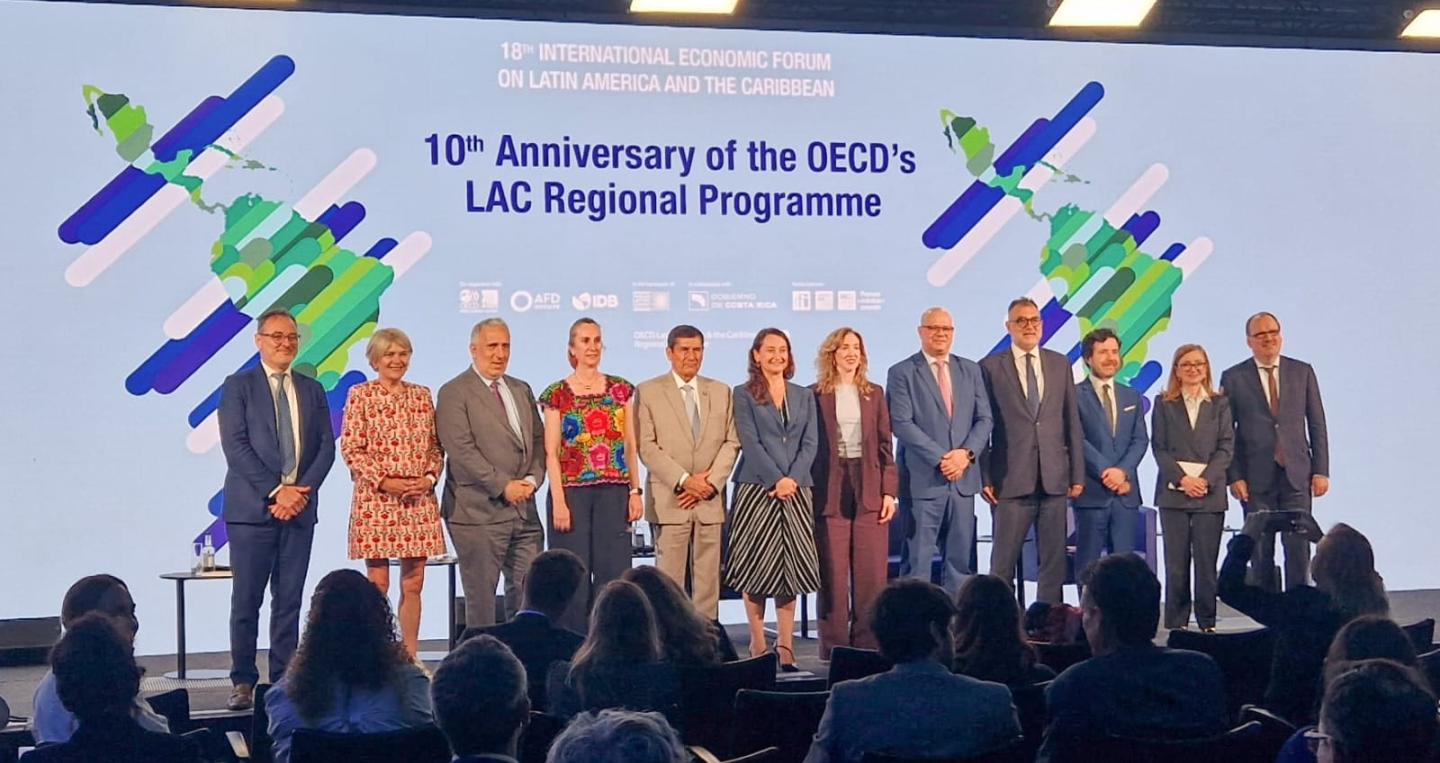 Ministro MEF en Paris