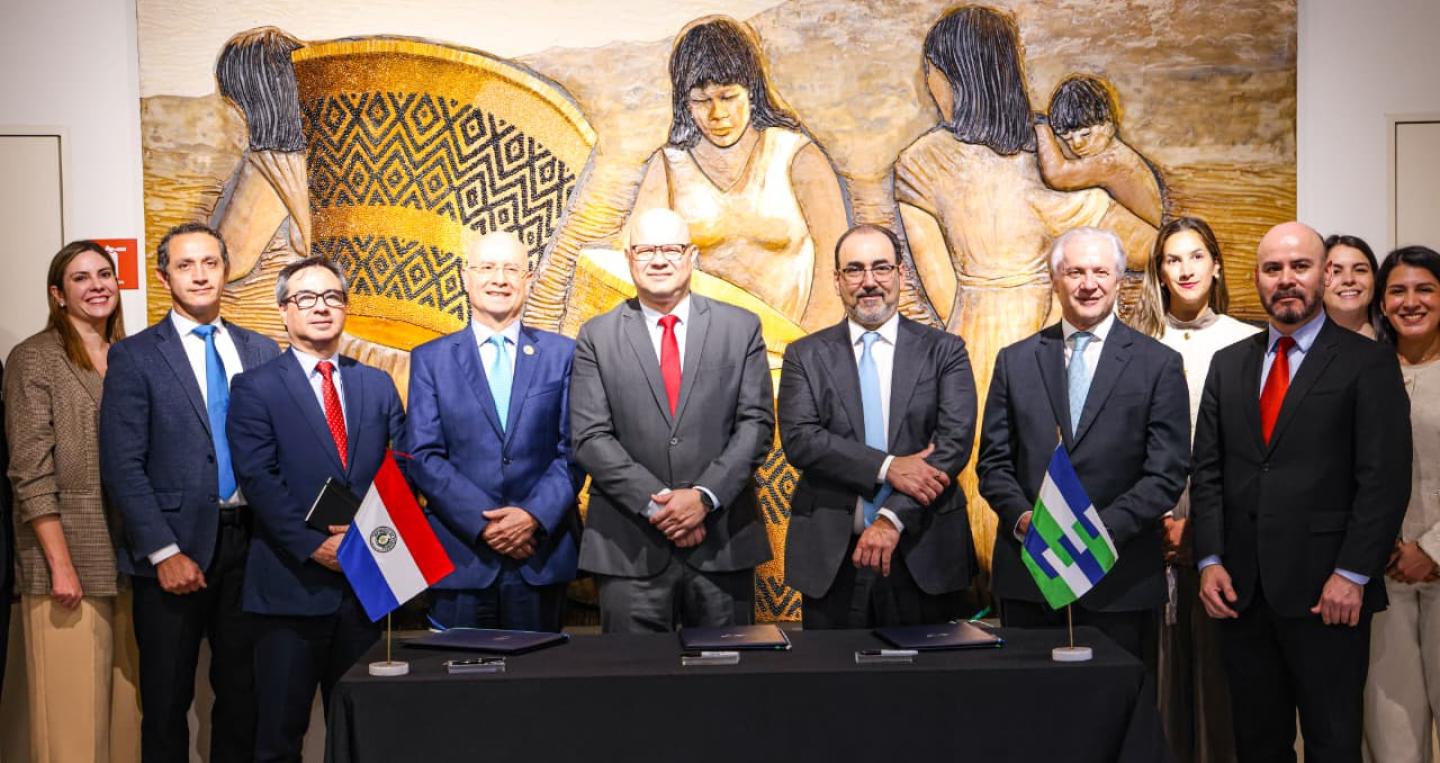Autoridadse del MEF y CAF