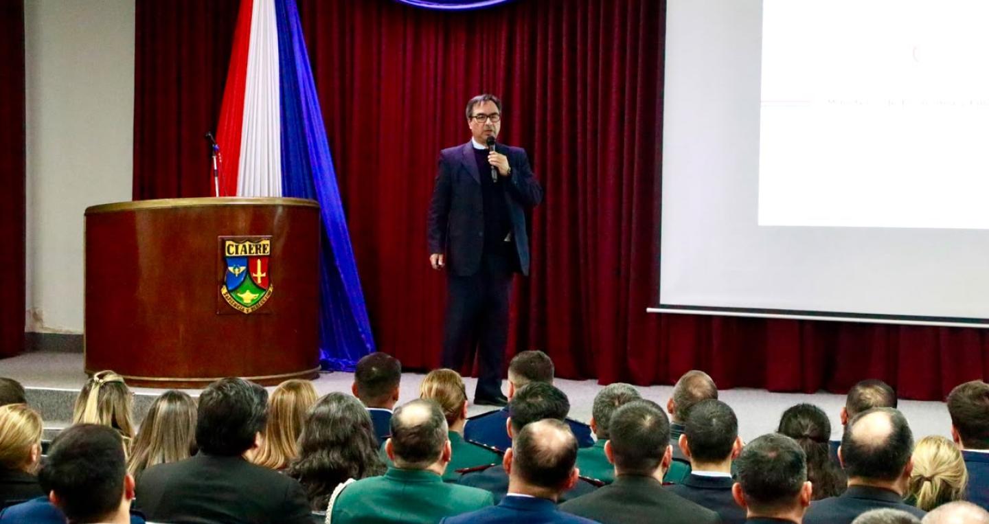 Conferencia con militares