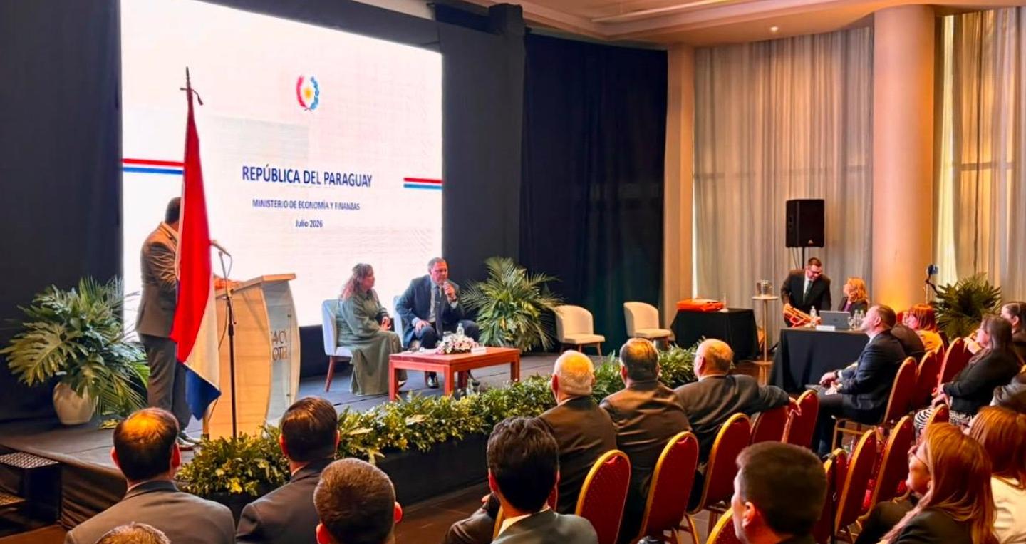 Viceministra en exposición
