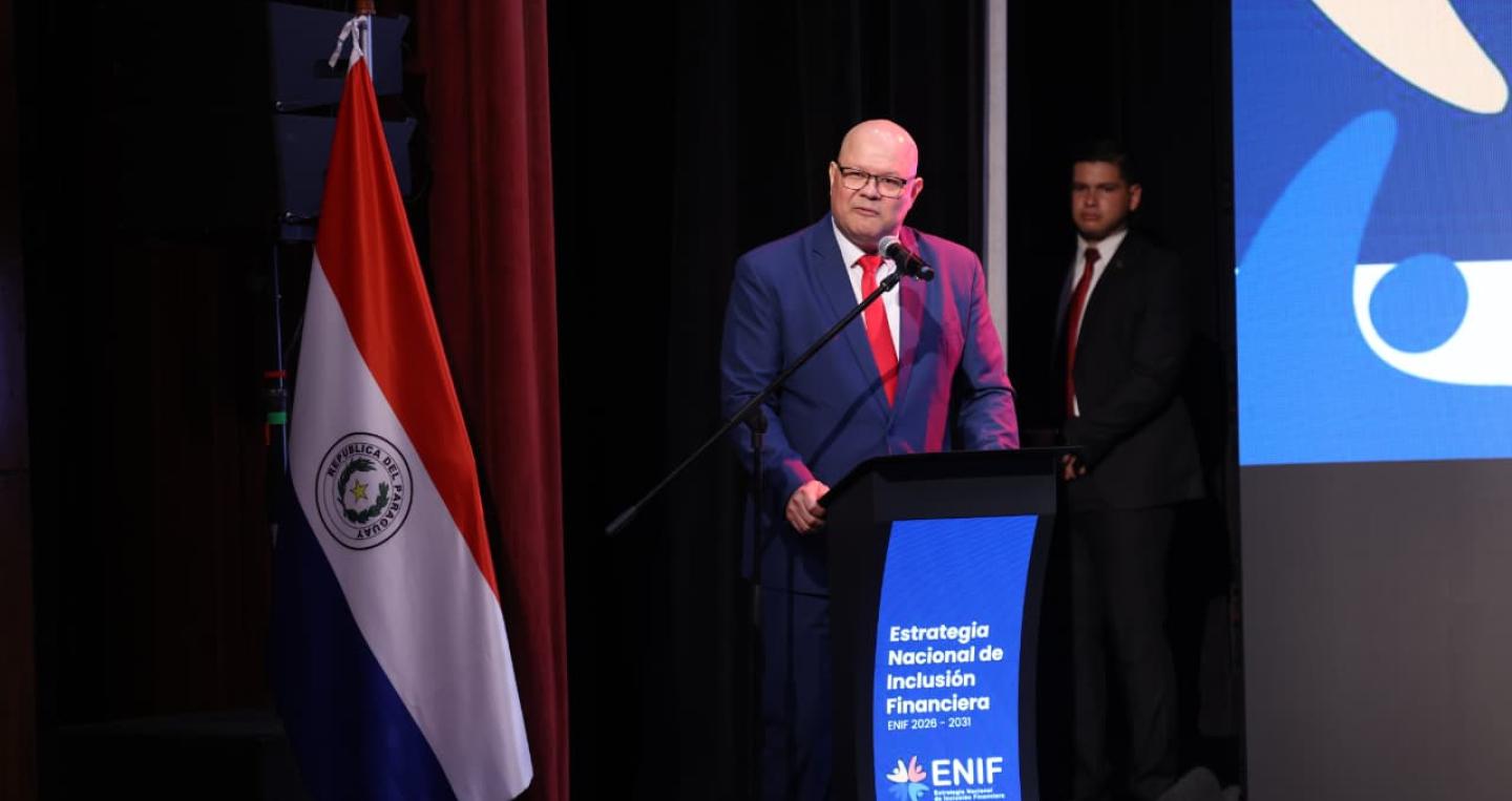 Ministro Oscar Lovera