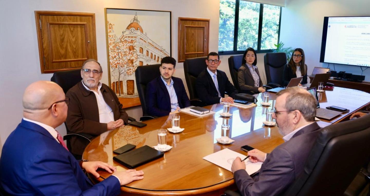 Ministro preside reunión del CSS