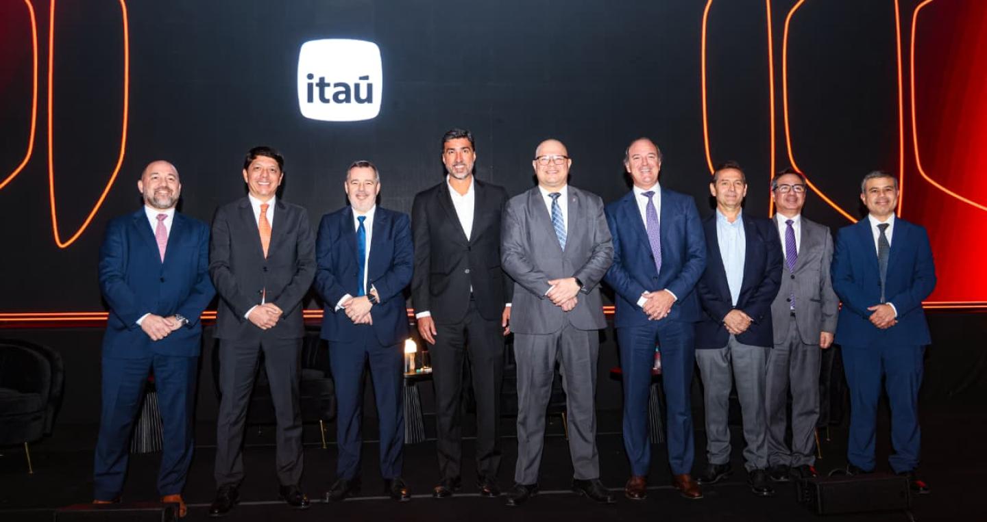 Ministro con directivos de Itau