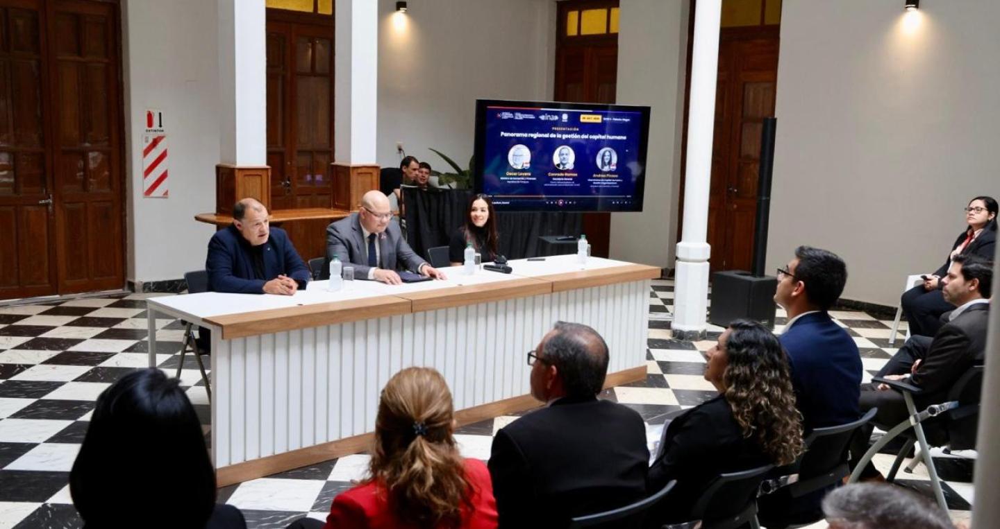  “Panorama regional de la gestión del capital humano”