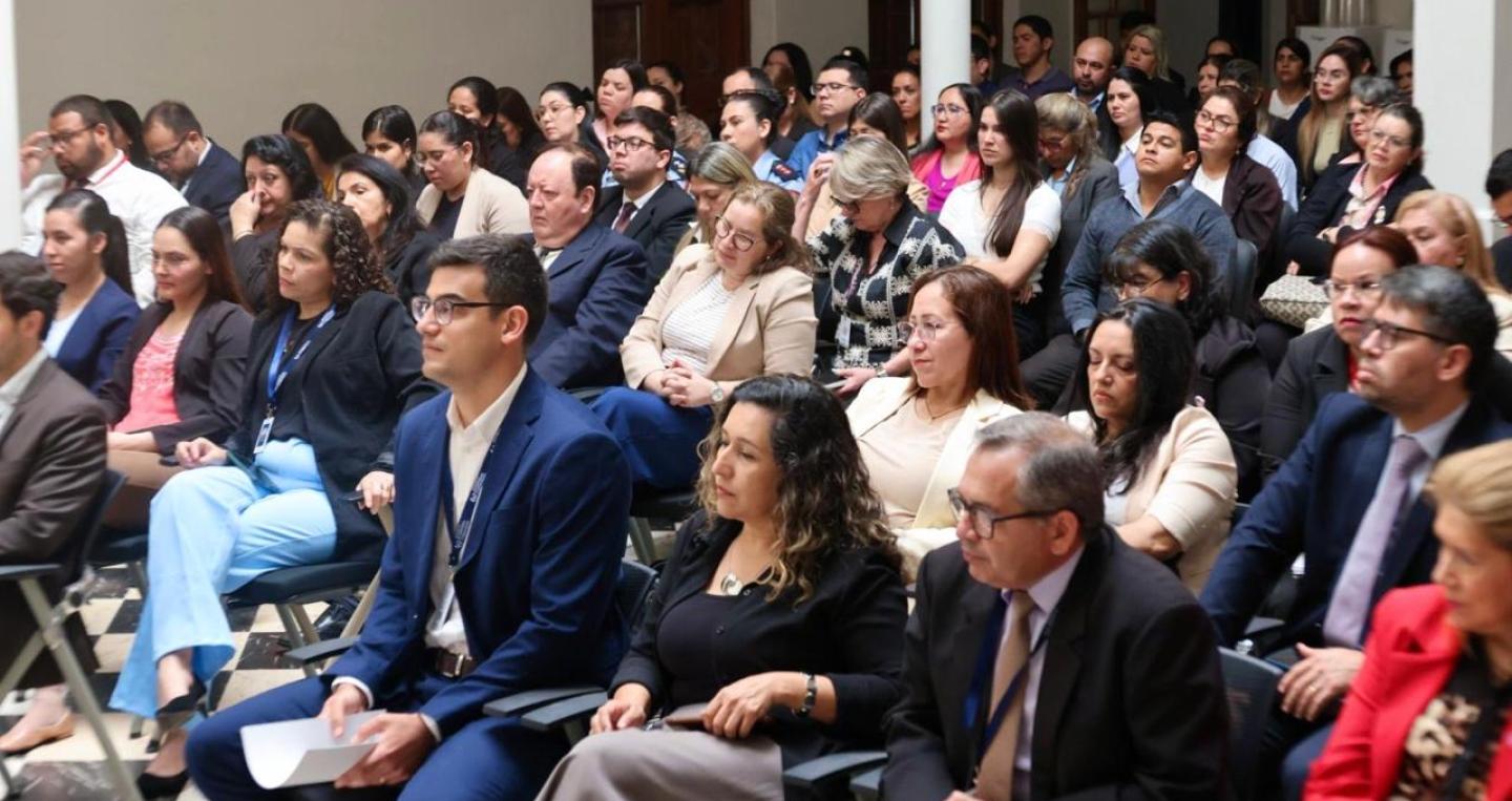 “Panorama regional de la gestión del capital humano”