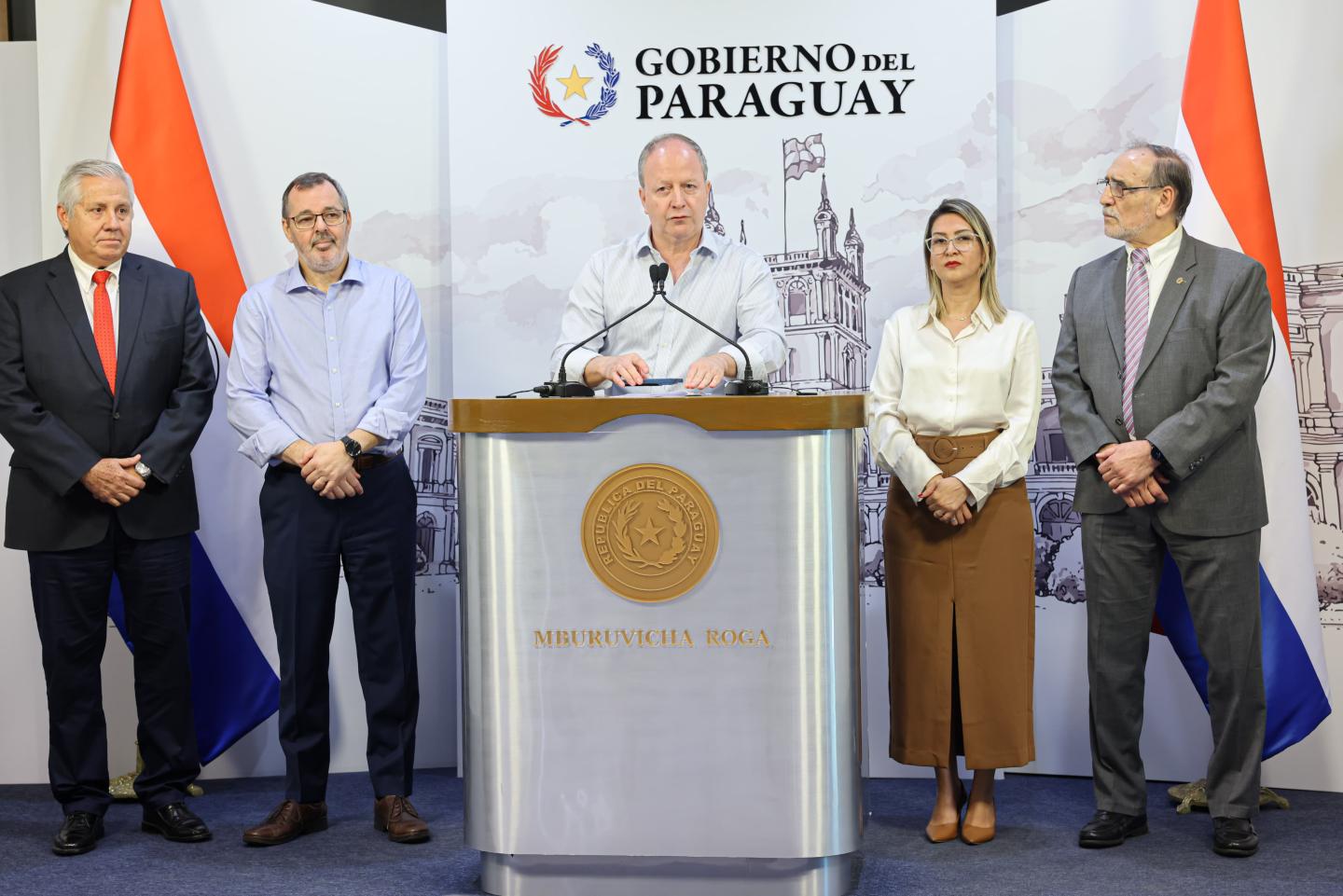 Conferencia de prensa de autoridades