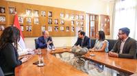 Reunión del ministro Carlos Fernández con representantes de la carrera de Economá de la Americana 