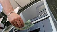 Cajero con billetes 