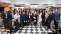 Ministro de MEF junto a funcionarios desprecarizados