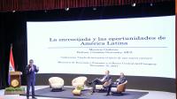 Persona hablando en una Conferencia
