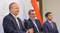 Ministro Fernández en conferencia de prensa en Mburuvicha Roga