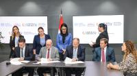 MInistro Fernández Valdovinos en firma de convenio RUN
