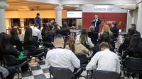 Charla a estudiantes - visitantes del Museo