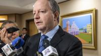 Ministro Carlos Fernández con medios en el Congreso 