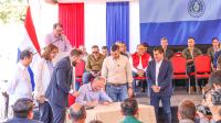 Ministro Carlos Fernández Valdovinos en firma de garantía Che Roga Pora