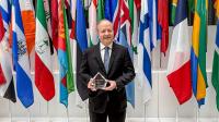 Ministro Carlos Fernández, premio de LatinFinance 
