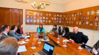 Viceministra Teodora Recalde en reunión