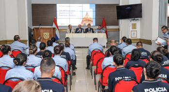 Capacitación a policías en la Comandancia 