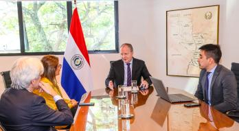 Reunión del ministro Carlos Fernández con manager de Nestlé 