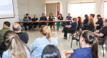 Caja Fiscal con docentes universitarios 