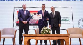 Presentaciión de estampilla y moneda 