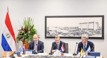 Ministro Fernández Valdovinos, y presidente del BCP Carlos Carvallo