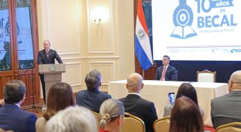 Ministro en los 10 años de Becal 