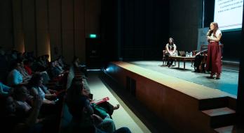 Ministra sustita, Andrea Picaso, en el inicio de capacitaciones