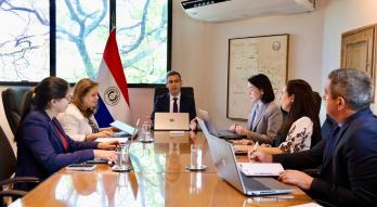 Reunión del ministro interino Juan José Galeano con equipo técnico del MEF