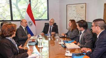 Ministro con OPS-OMS