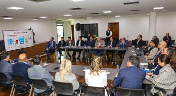 Reunión del MEF y MOPC con contructores