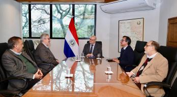 Ministro con UIP