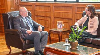 Reunión del ministro Oscar Lovera con la presidenta de la AFD, Stella Gillén.