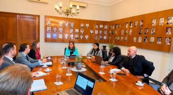 Viceministra Teodora Recalde en reunión