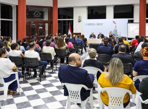 representantes de las entidades en sala de reunión