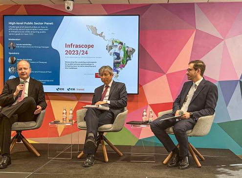 Ministro Fernández Valdovinos en evento del BID EEUU