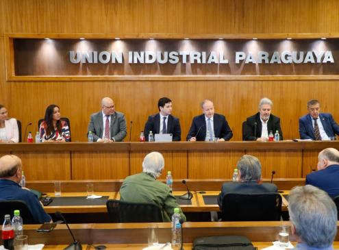 Ministro Fernández Valdovinos en la UIP
