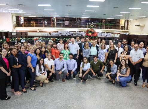 Recorrido del ministro Fernández Valdovinos a varias dependencias  