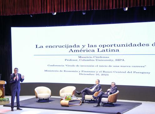 Persona hablando en una Conferencia