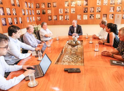 Reunión de técnicos del MEF con representantes del sector privado