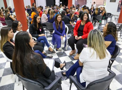Funcionarias mujeres del MEF 