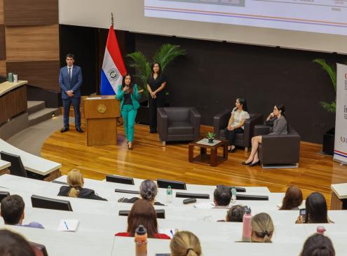 Viceministra Picaso en taller de Inapp