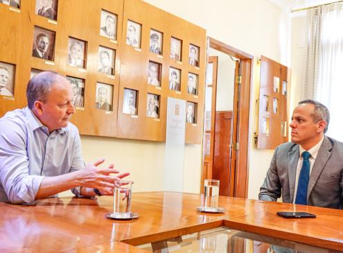 Reunión del ministro Carlos Fernández Valdovinos con el contralor
