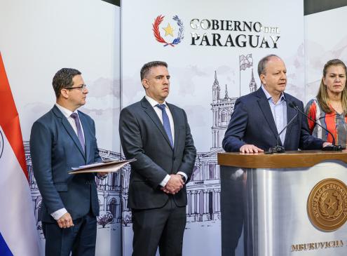 Ministro Carlos Fernández en Mburuvicha Róga
