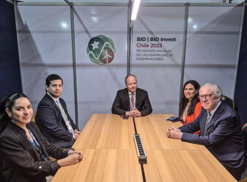 Reunión del ministro Fernández Valdovinos con Moody's