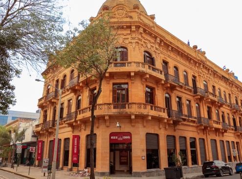 Fachada del edificio del Ministerio de Economía y Finanzas