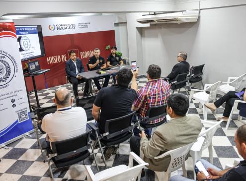 Charla sobre evolución de la moneda paraguaya